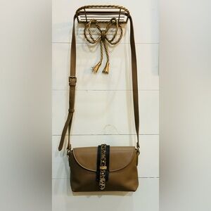 Spartina 449 shoulder bag is in like new condition
Nice size